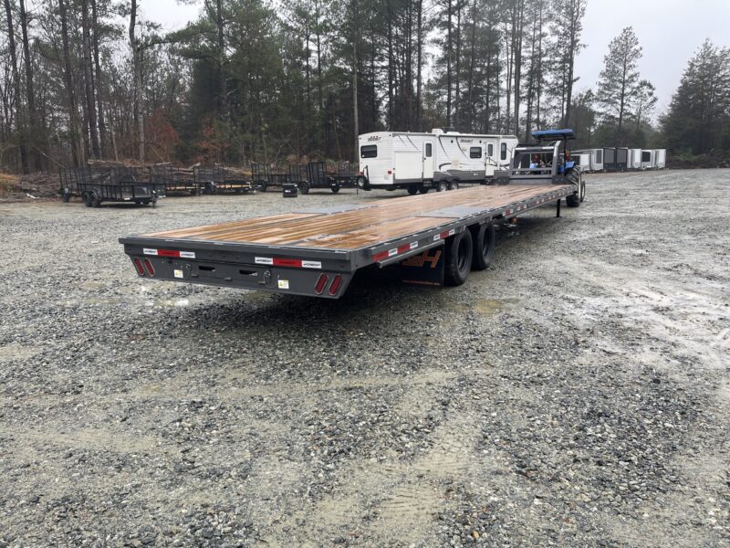 2025 Horizon FHZ 8.5x40 Gooseneck Deckover Equipment Trailer Ladder Ramps 26K GVWR for sale in Thomasville - - Image 4