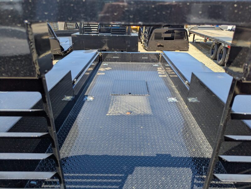 2025 Bedrock Marble Cab and Chassis bed 11'4 x 84" Long bed Dually. 84" CA 6Box. 30k B&W Gooseneck ball w/ 18k Bumper hitch - Image 14